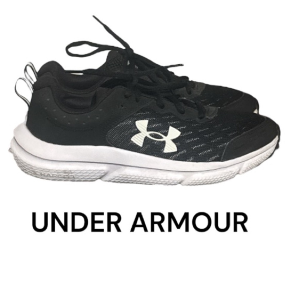 New authentic Under Armour kids designer signature sneakers sz 5.5 display